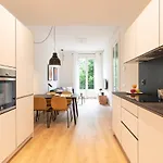 Ab Centric Universitat Apartment *