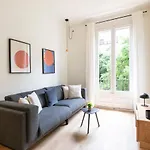 Ab Centric Universitat Apartment