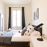 Ab Centric Universitat Apartment *